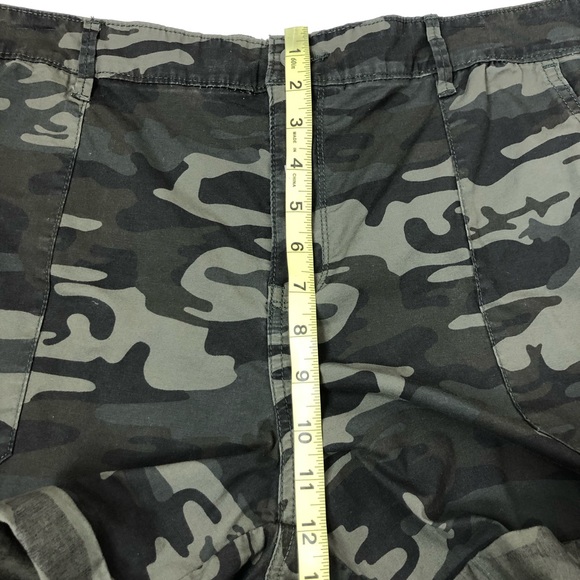 Social Standard by Sanctuary Boardwalk Elastic Back Green Camo Cuffed Shorts XXL - Picture 9 of 15